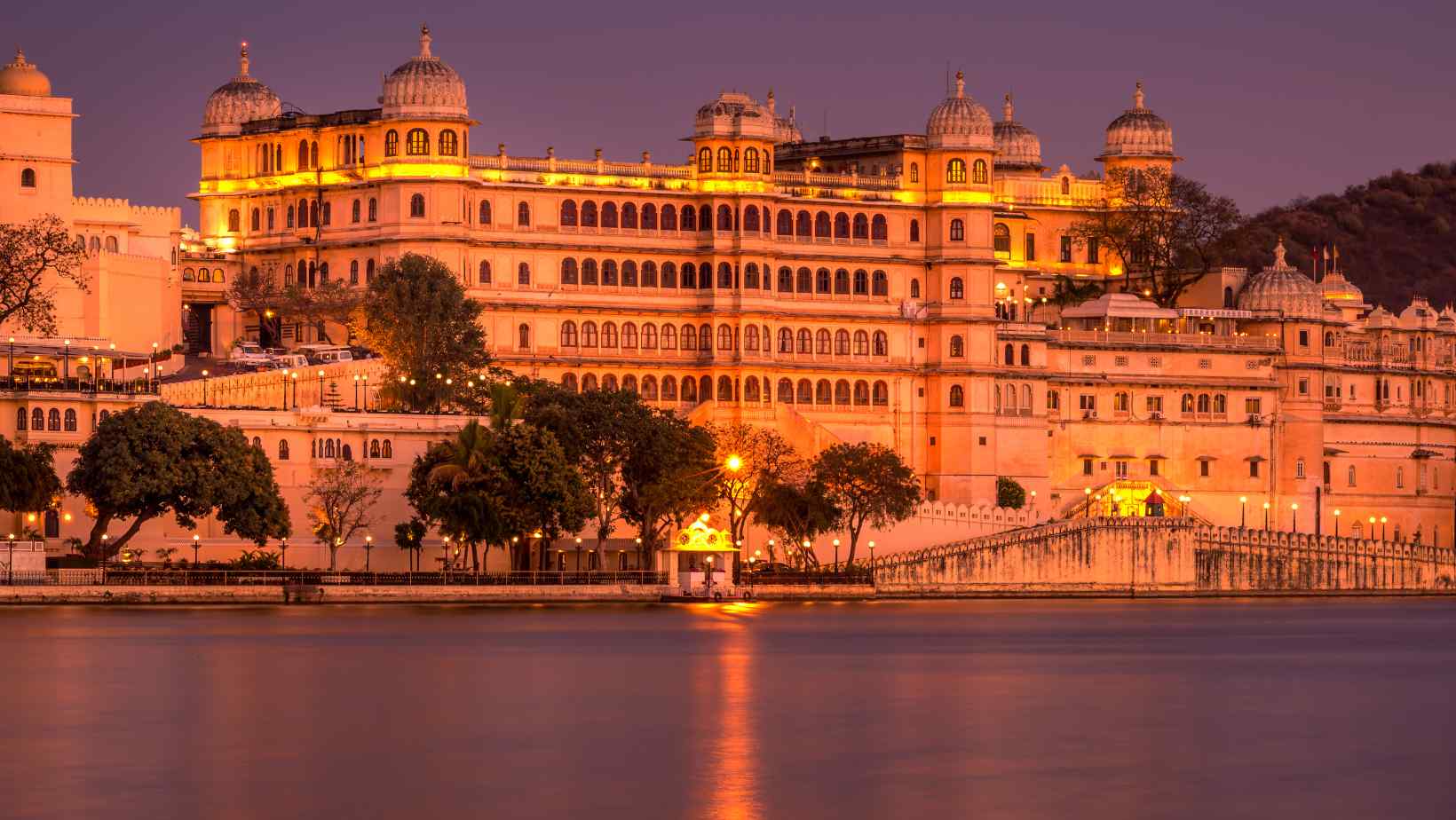 sightseeing in udaipur by car